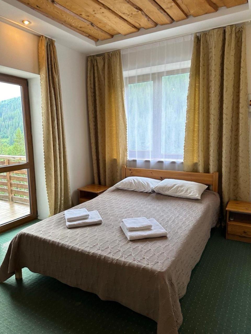 Біля Витягу Slavske Room photo